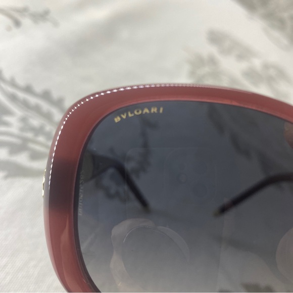 BVLGARI SERPENTI 8114 5239/T3
Square Burgundy Sunglasses - Picture 3 of 13
